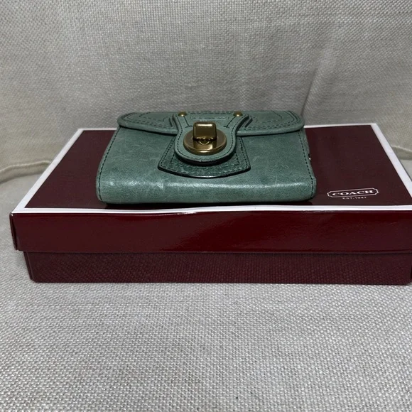 Coach Legacy Juniper -Green- Vachetta Leather Kisslock French Frame Wallet - Picture 5 of 8